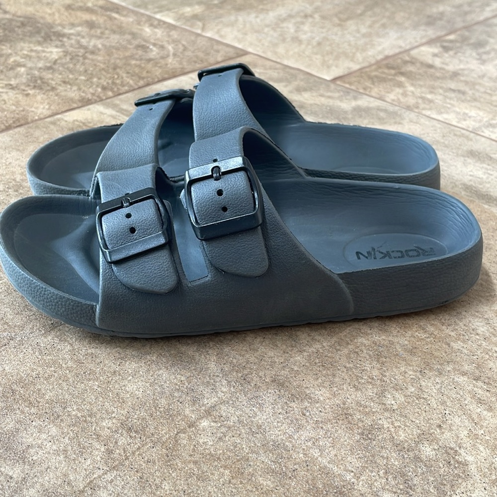 + ROCKIN + Gray Buckle Slides - Picture 7 of 8